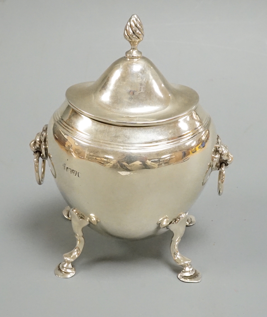 An Edwardian silver cauldron shaped tea caddy, Nathan & Hayes, Chester, 1903, height 12.5cm.